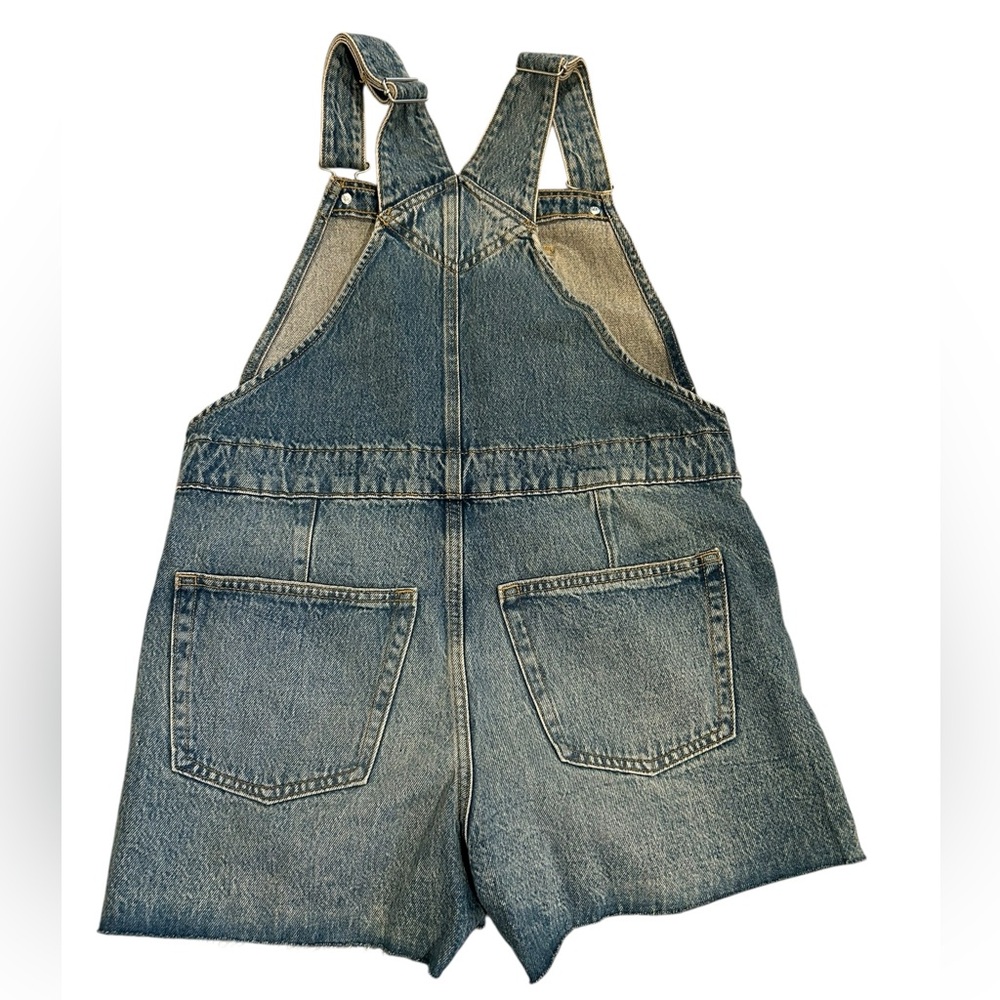 NWT Universal Thread Distressed Blue Denim Short Overalls Size 8 - Picture 3 of 6